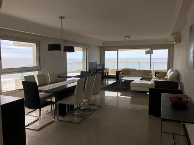 Increible apartamento con vista al mar de 3 dormitorios