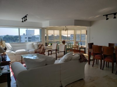 En venta Punta del Este piso alto