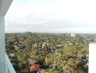 Moderno apartamento en muy buena ubicacion, con excelentes servicios del edificio. Ideal para vivir todo el año-