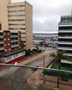 Dos apartamentos nuevos juntos, ubicados a 1 cuadra del Puerto de Punta del Este. Con vista al mar y a los barcos. Muy buenos servicios.