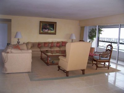 Gran apartamento de 3 dormitorios en suite frente al mar. 