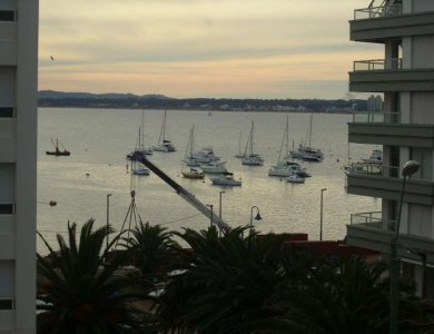 Precioso apartamento con vista al puerto de Punta del Este, ubicado en La Peninsula.