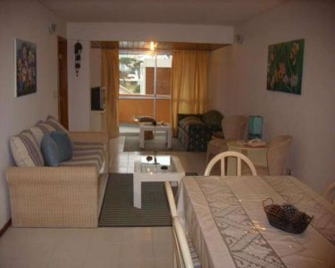 Comodo apartamento a la venta en zona de playa brava.