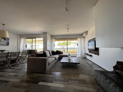 Apartamento en Mansa - 4 dormitorios *