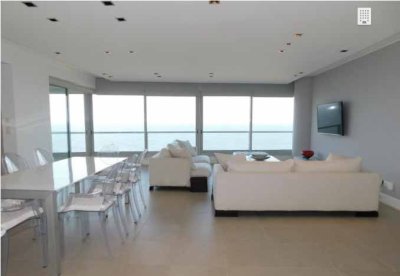 Se vende apartamento 3 dormitorios en playa brava