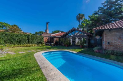 Venta casa de 3 dormitorios en Carrasco con barbacoa y piscina