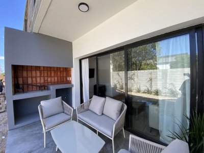 Complejo cerrado de casas en Parque Miramar