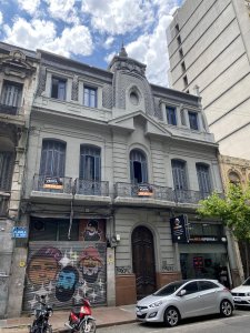 Espectacular casa a la venta en pleno Centro con dos locales a la calle