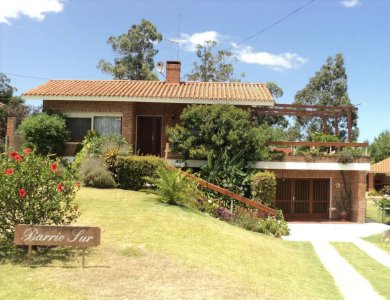 Casa en pinares solida construcción, buenos espacios 