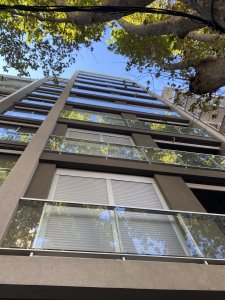 Venta con renta apartamento de 2 dormitorios en Barrio Sur