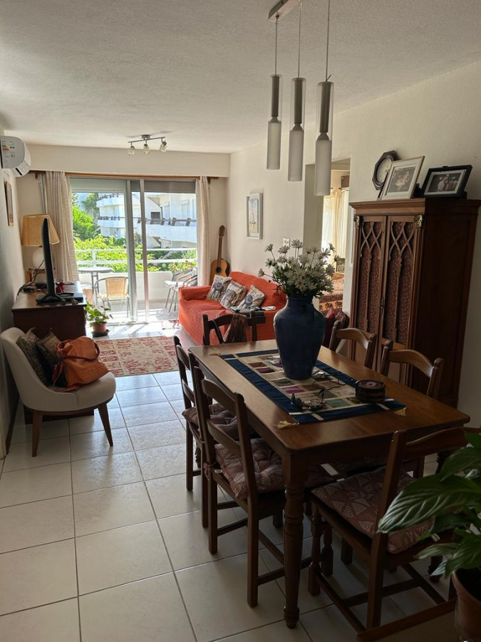 APARTAMENTO DE 1 Y 12 DORMITORIO (DEFINIDO) A 2 CUADRAS DE PLAYA BRAVA USD 155.000 (NO FINANCIA)