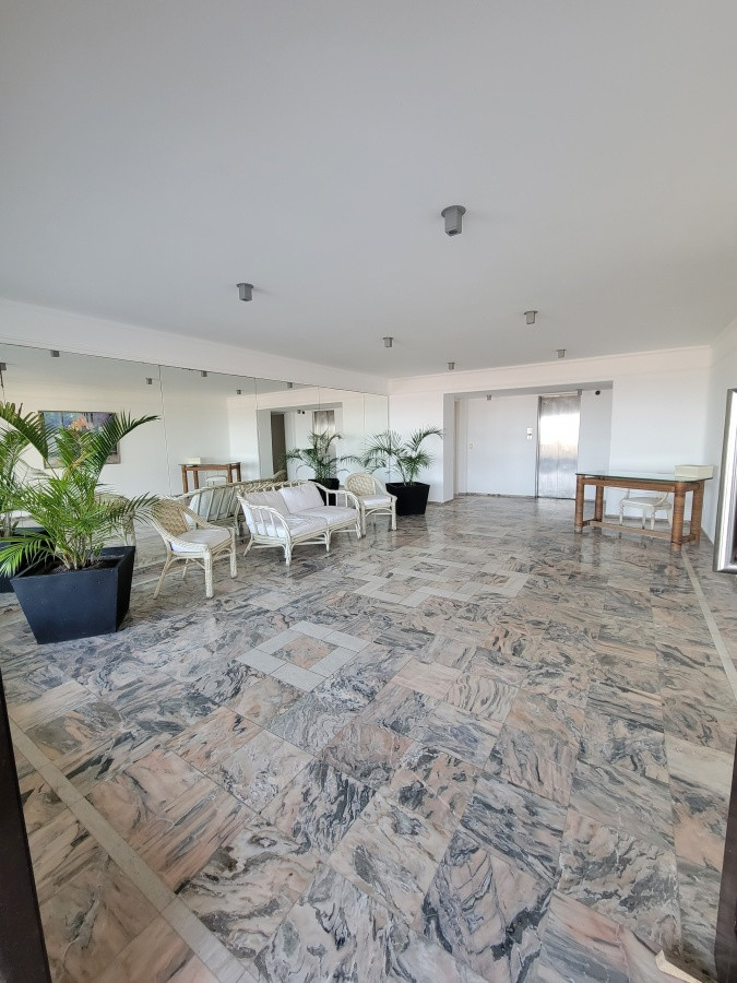 APARTAMENTO EN VENTA. FRENTE A PLAYA EL EMIR