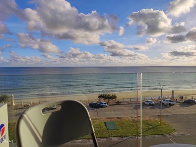 Apartamento en venta frente al mar en Piriápolis | 2 dormitorios, terraza y cochera