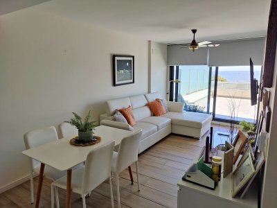 Apartamento a la ventafrente al mar con gran terraza de 38 m² en Piriápolis !!
