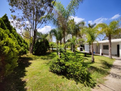 Casa con Piscina y 900 m2 de parque a la venta en Playa Hermosa, 