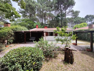 Tranquilidad y espacio , casa a la venta en Piriapolis, barrio Country
