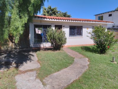 Casa en Piriápolis con parque y potencial, proxima a la fuente de Venus