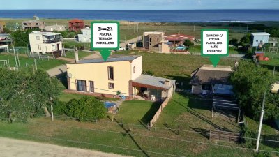 Casa en Punta Negra a 150 m del mar, con quincho independiente y piscina