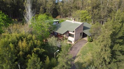 Entre sierras y mar, Chalet de calidad a la venta en Balneario Bella Vista, Piriapolis.