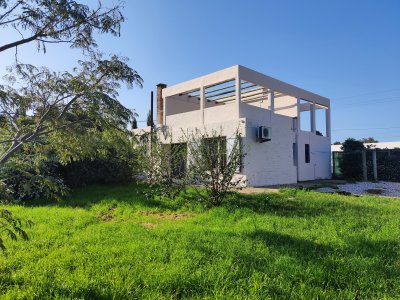 Gran oportunidad en Playa Hermosa  Casa con terreno de 1000 m² a solo 500 metros del mar