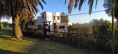 Casa en venta de estilo Mediterraneo en Punta Fria.