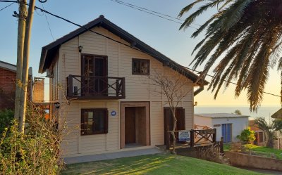 Cabaña de madera en venta en Punta Fría, con hermosas vistas