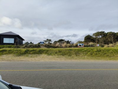 1.000 m² sobre la Rambla de Punta Colorada con vista al mar