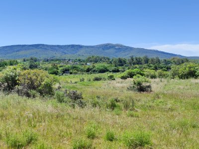 Jardines del Pittamiglio, terreno de 550 m2 con vista a las Sierras de las Animas, Las Flores