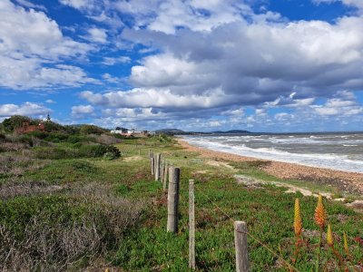 Terreno a la venta en Balneario las Flores con salida directa al mar !