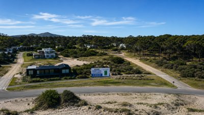 1.000 m² sobre la Rambla de Punta Colorada con vista al mar