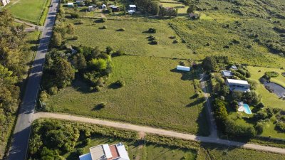 Terreno a la venta en Balneario Las Flores con vista a la sierra de Las Animas.