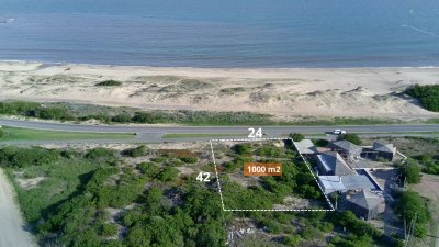 Terreno en venta en Punta Colorada, sobre Rambla con vista al mar, 1000 m²