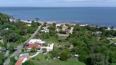 Terreno en venta en Balneario Las Flores, a metros del mar, 1.753 m² con excelente altura