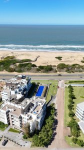 Venta de Apartamento frente al mar, Parada 28 de la Brava en Punta del Este.