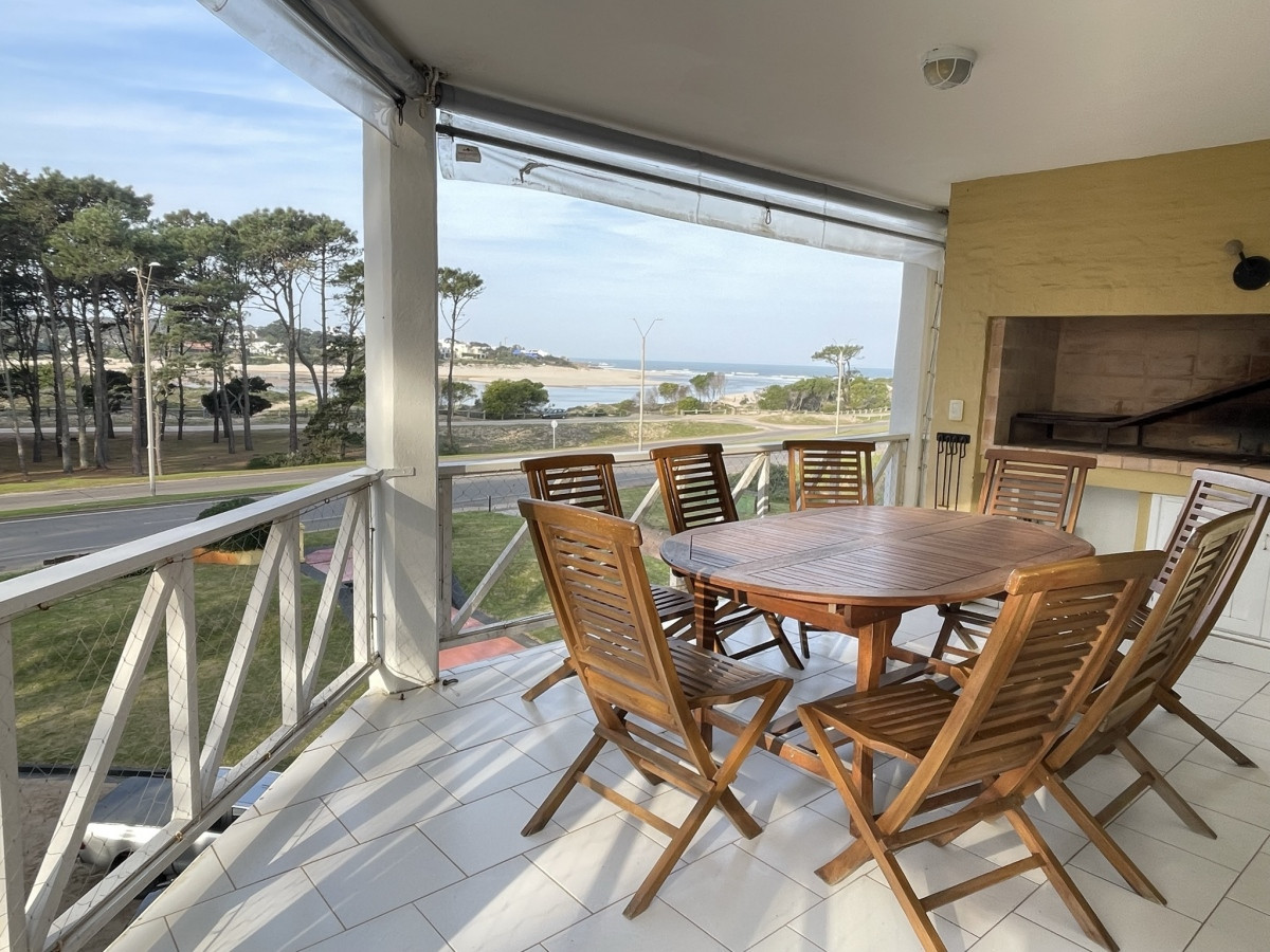 APARTAMENTO EN VENTA SOBRE LA BRAVA, EDIFICIO PINARES DE LA BARRA 