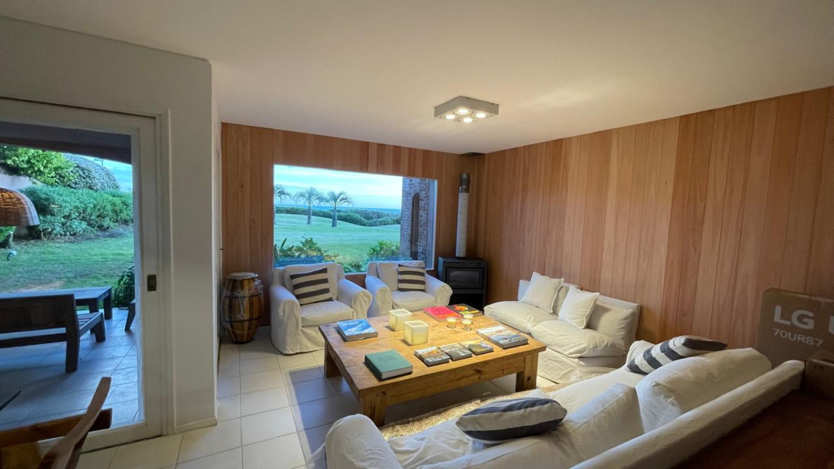 APARTAMENTO EN VENTA EN MANANTIALES, PRIMERA LINEA 3 DORMITORIOS
