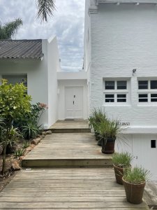 CASA EN VENTA EN ZONA TRANQUILA DE LA BARRA 3 DORMITORIOS Y PILETA