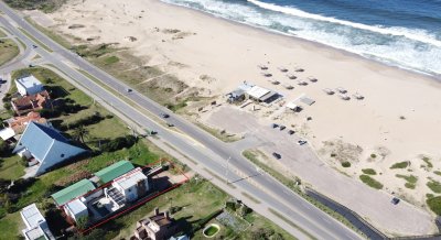 EN VENTA COMODA CASA EN MONTOYA FRENTE AL MAR 5 DORMITORIOS