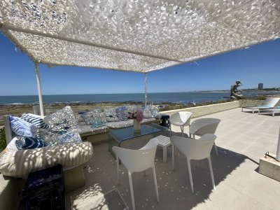 PROPIEDAD EN VENTA CON EXCELENTE UBICACIÓN FRENTE A LA PLAYA EN LA BARRA