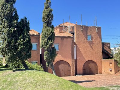 CASA EN ALQUILER TEMPORARIO EN MONTOYA, A POCAS CUADRAS DEL MAR