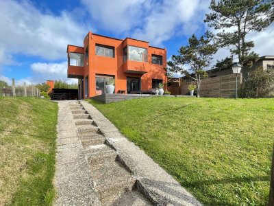EN VENTA, PROPIEDAD EN ALTOS DE PUNTA PIEDRAS 4 DORMITORIOS