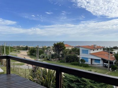 EN VENTA COMODA CASA EN EL CHORRO CON PISCINA 5 DORMITORIOS