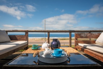 EN VENTA EXCELENTE CASA EN EL CHORRO FRENTE AL MAR 4 DORMITORIOS