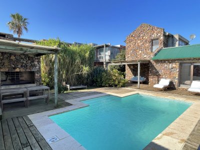 LA MANDRAGORA, CASA EN PUNTA DE PIEDRAS