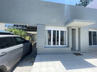 CASA EN VENTA EN MUY BUENA UBICACION EN LA BARRA A PASOS DE LA PLAYA