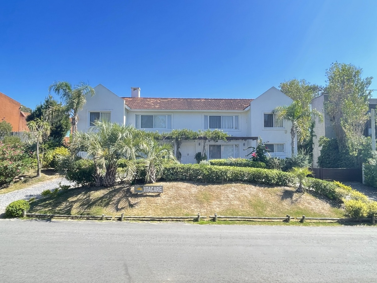 ESPECTACULAR PROPIEDAD EN VENTA EN MONTOYA 5 DORMITORIOS