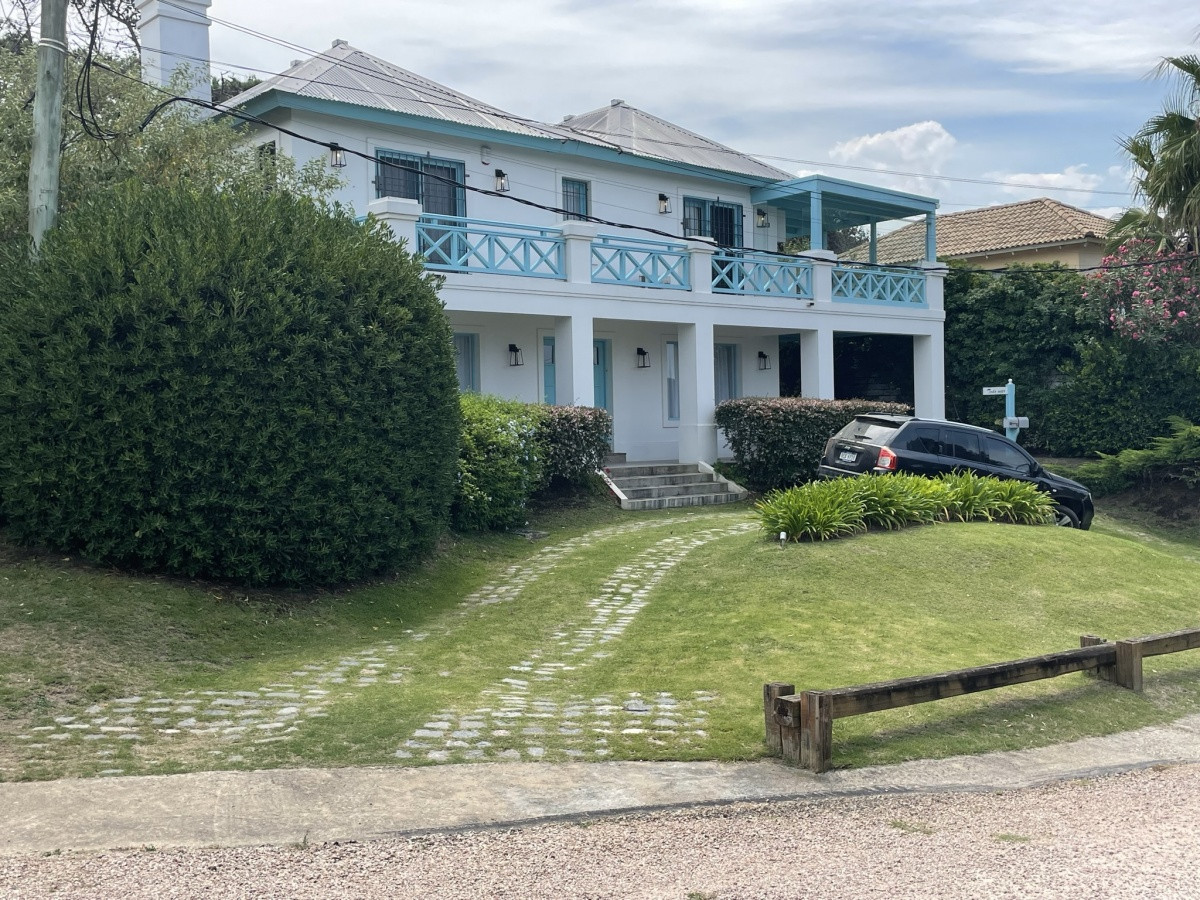 IMPECABLE PROPIEDAD EN LA BARRA A PASOS DEL MAR, 3 DORMITORIOS
