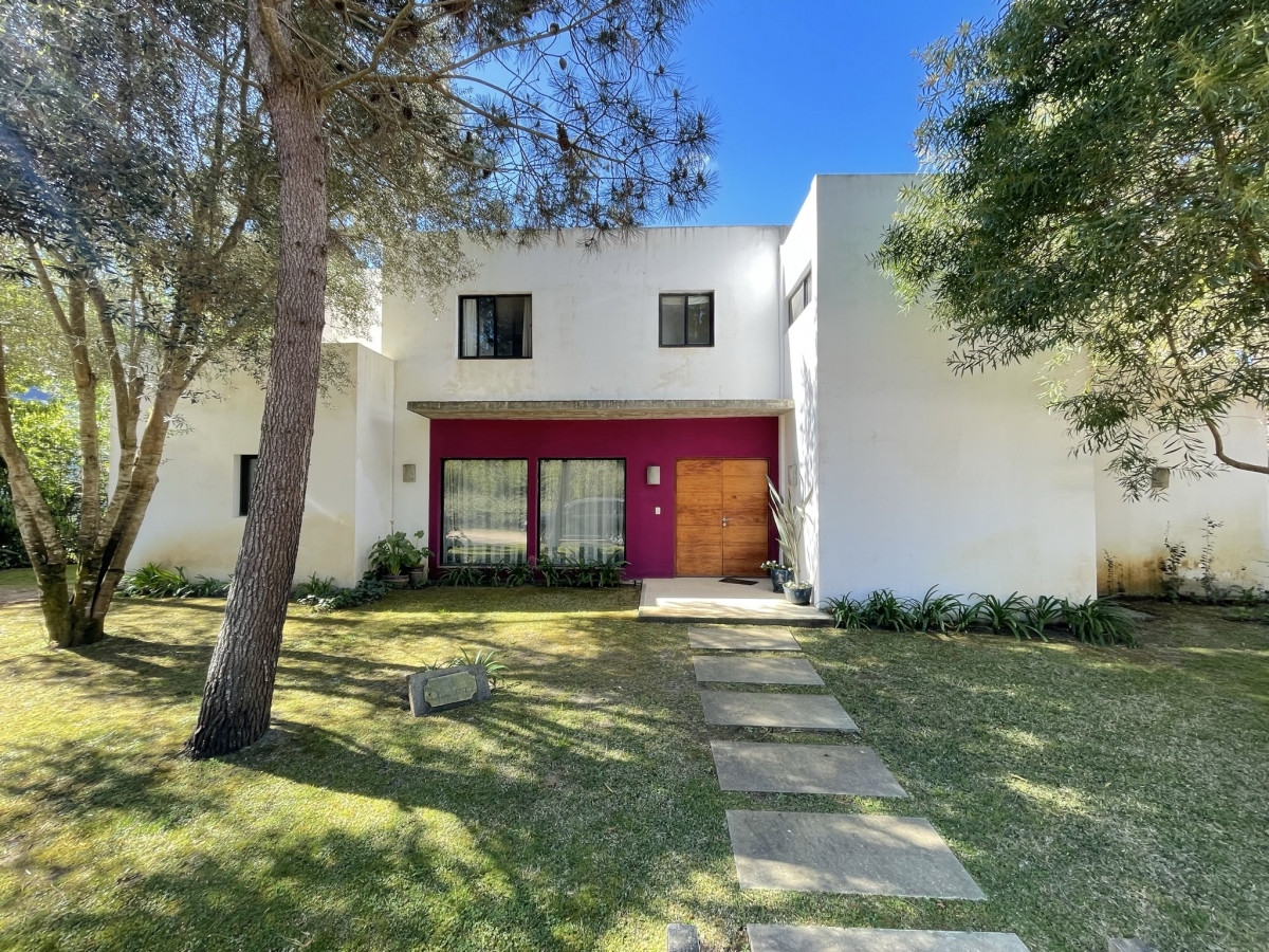 CASA EN VENTA EN BARRIO CERRADO LAGUNA BLANCA 7 DOTMITORIOS
