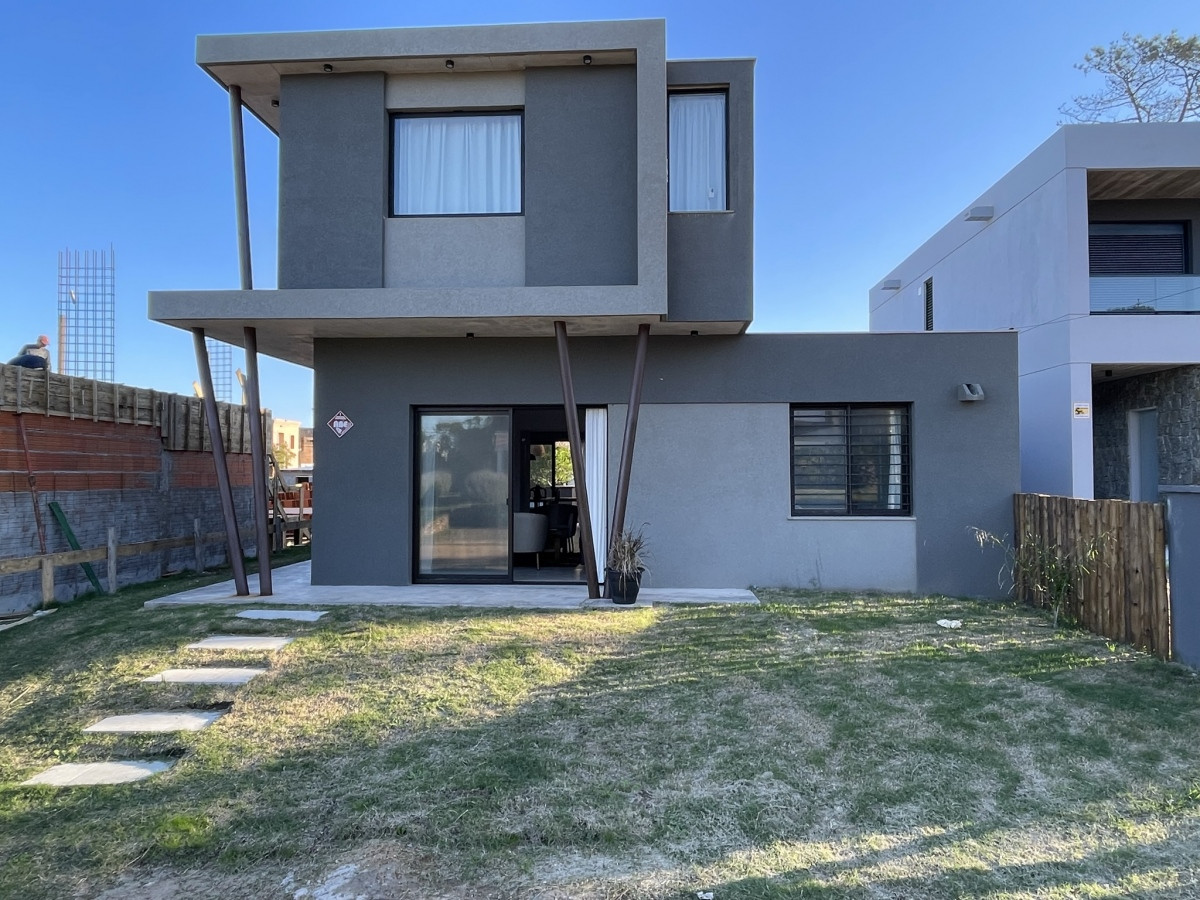 CASA A ESTRENAR EN MONTOYA CERCA DE LA PLAYA 3 DORMITORIOS