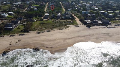 TERRENO DE 600 METROS SOBRE RUTA 10 EN ALTOS DE PUNTA PIEDRAS